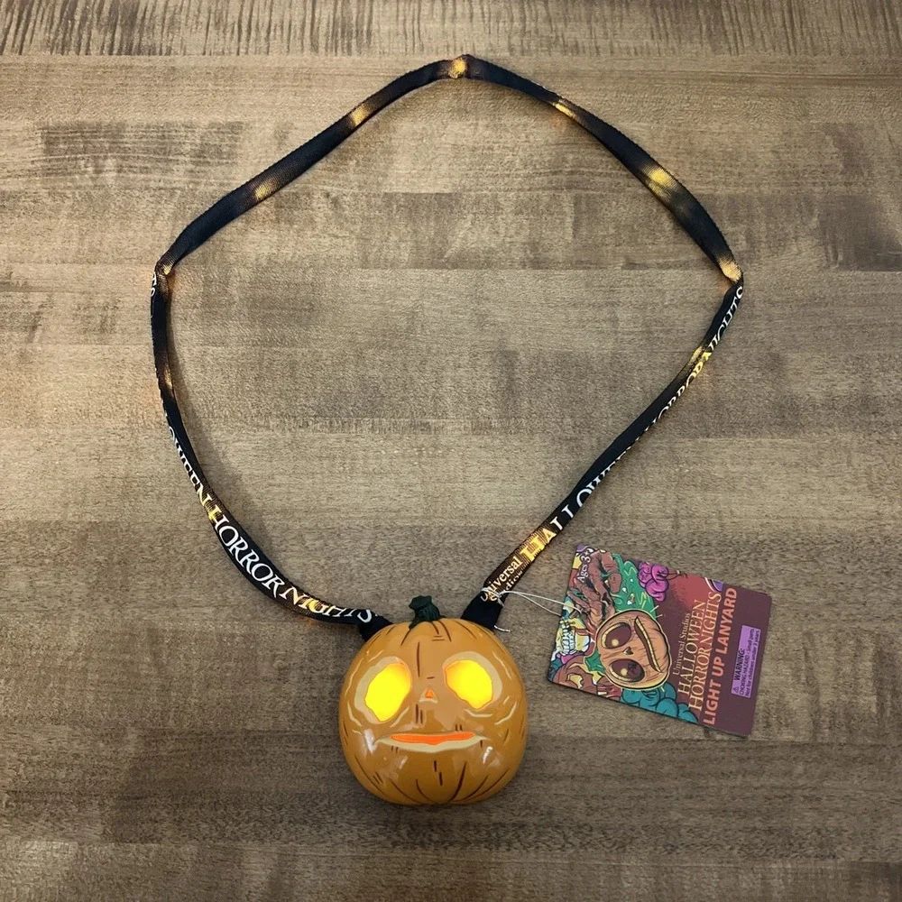 2023 Universal Studios HalloweenHorror Nights Lil' Boo‎ Light Up Pumpkin Lanyard